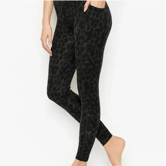 VS Matching Set - Essential Pocket Leggings and Strappy Bra - Animal Print - Picture 6 of 7